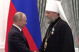În timp ce armata rusă omoară creștini nevinovați, mitropolitul Vladimir se roagă pentru sănătatea lui Putin